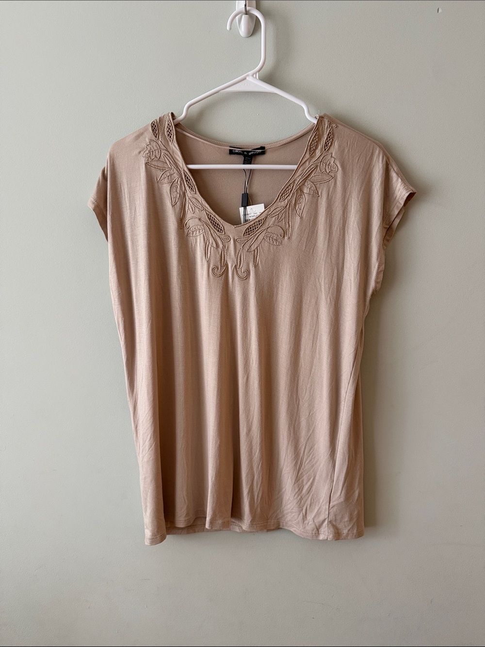 Cable & Gauge Embroidered V-Neck Short Sleeve Tee in Beige